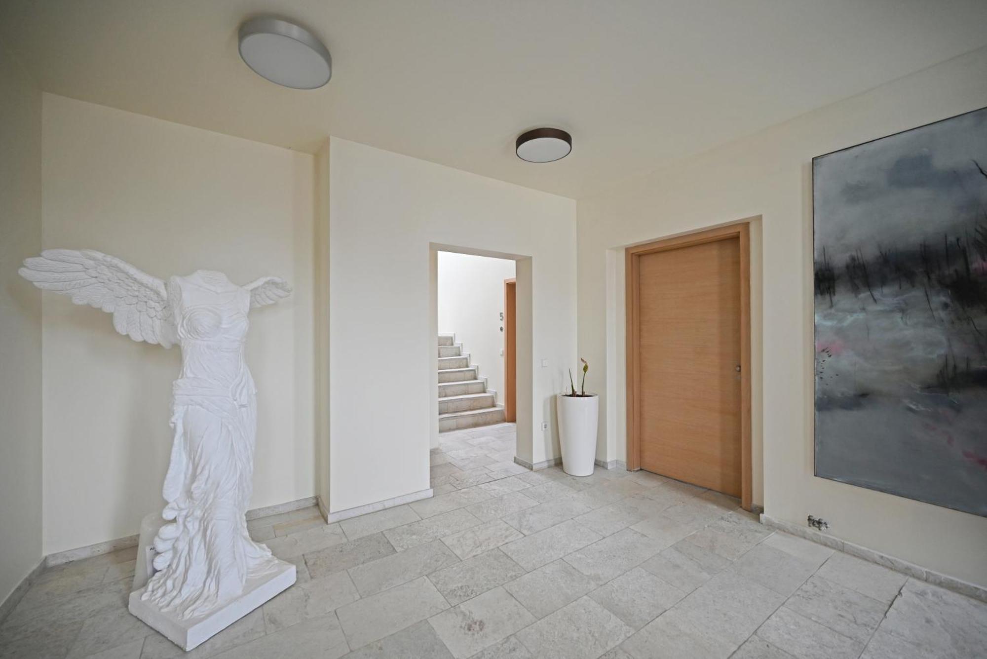 Modernes & Gepflegtes Hotelzimmer Mit Kueche! Bernstadt  Bagian luar foto