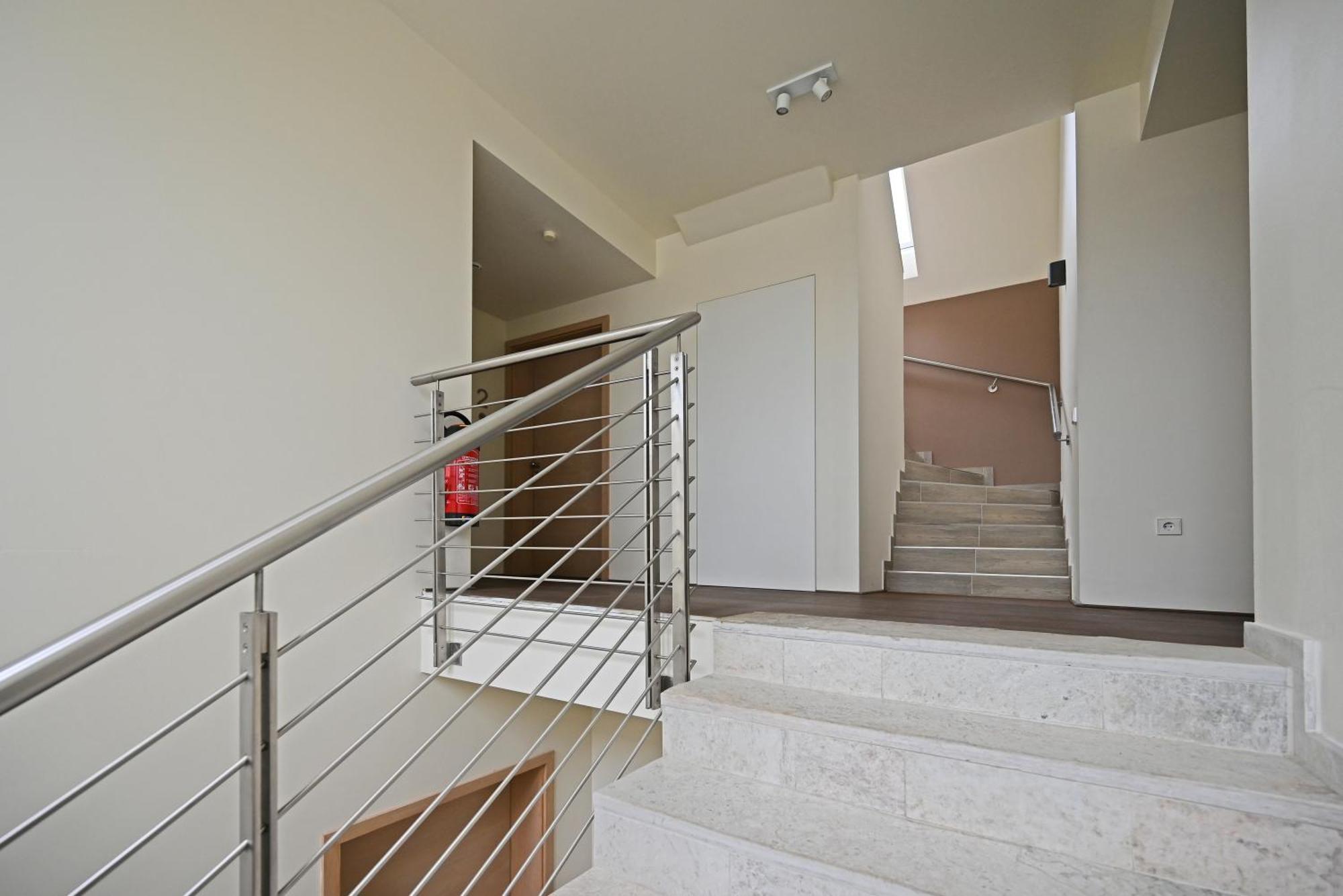 Modernes & Gepflegtes Hotelzimmer Mit Kueche! Bernstadt  Bagian luar foto