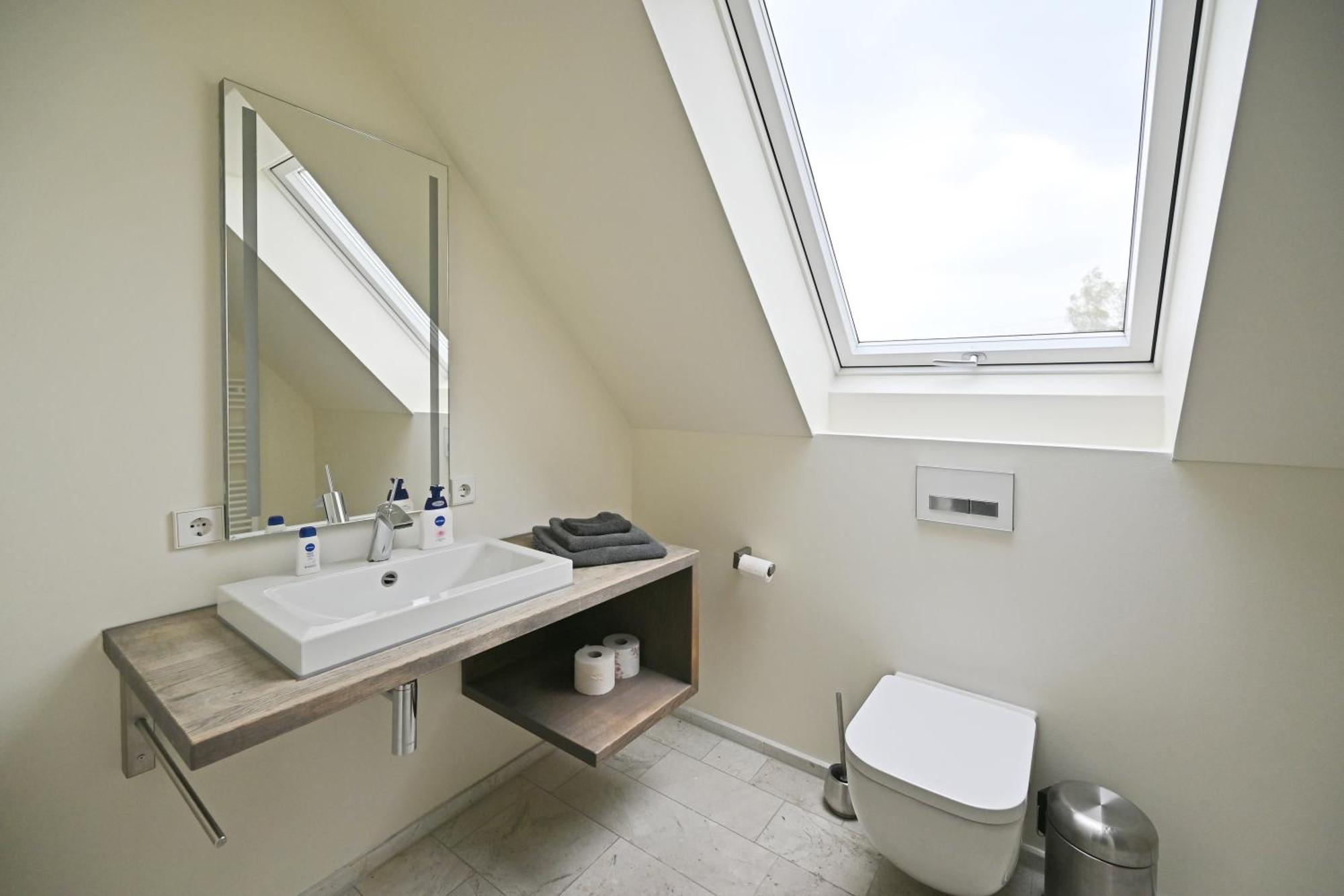 Modernes & Gepflegtes Hotelzimmer Mit Kueche! Bernstadt  Bagian luar foto