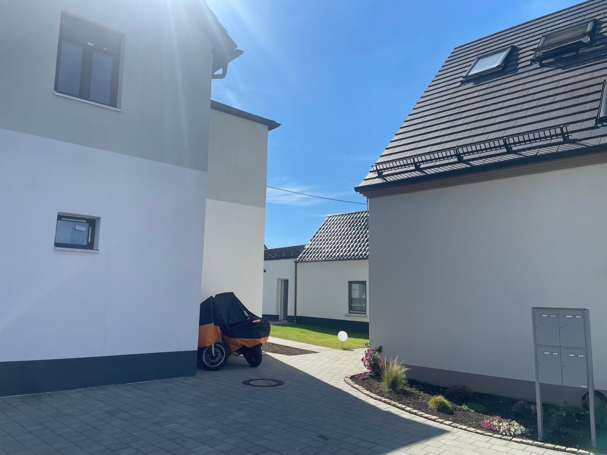 Modernes & Gepflegtes Hotelzimmer Mit Kueche! Bernstadt  Bagian luar foto