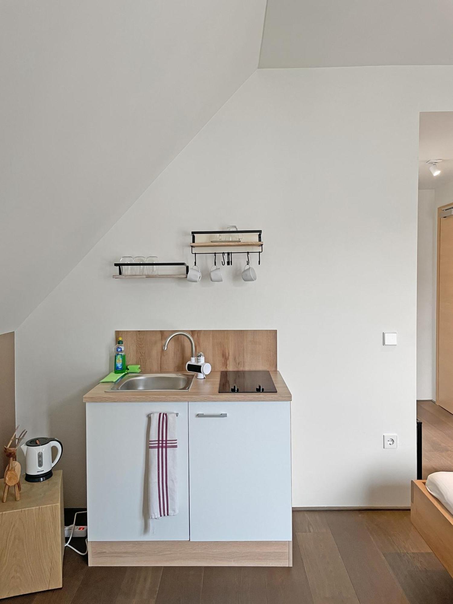 Modernes & Gepflegtes Hotelzimmer Mit Kueche! Bernstadt  Bagian luar foto